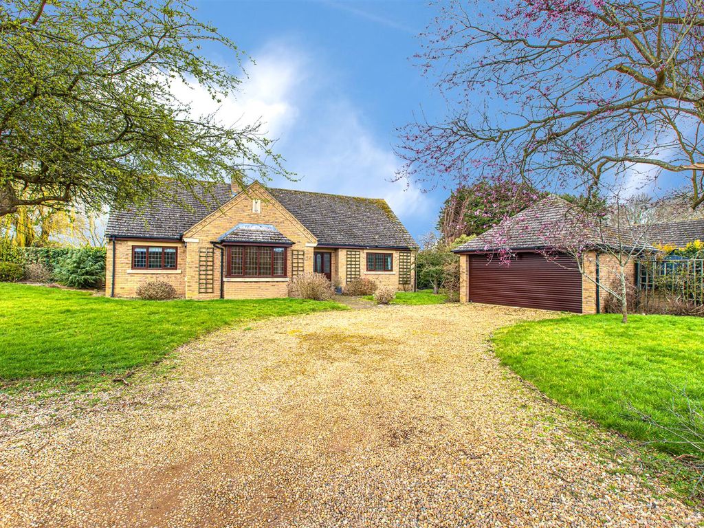 4 bed detached bungalow for sale in Cranford Road, Great Addington