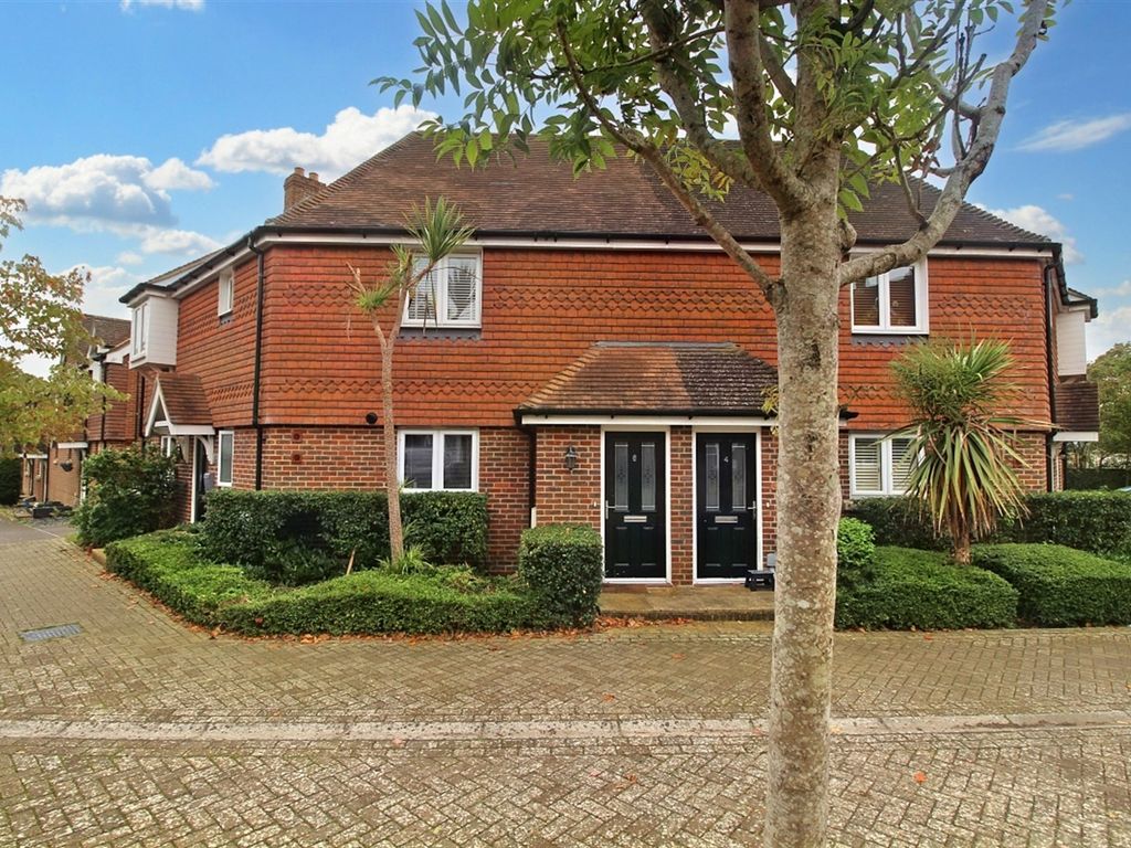2 bed flat to rent in Barncroft Drive, Lindfield, Haywards Heath, West