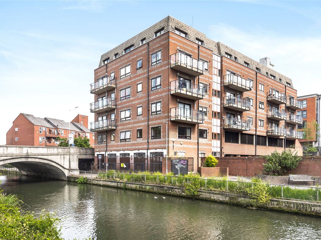 1 bed flat to rent in Royal Court, Kings Road, Reading, Berkshire RG1