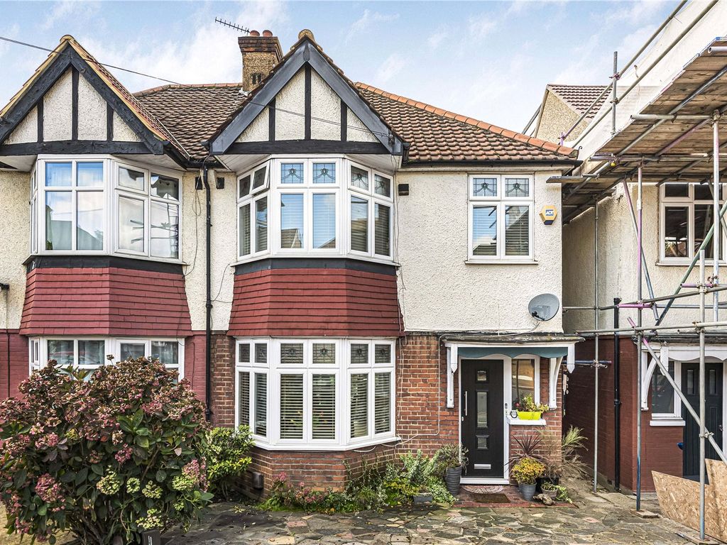 3 bed semidetached house for sale in St Margarets Avenue, London N20