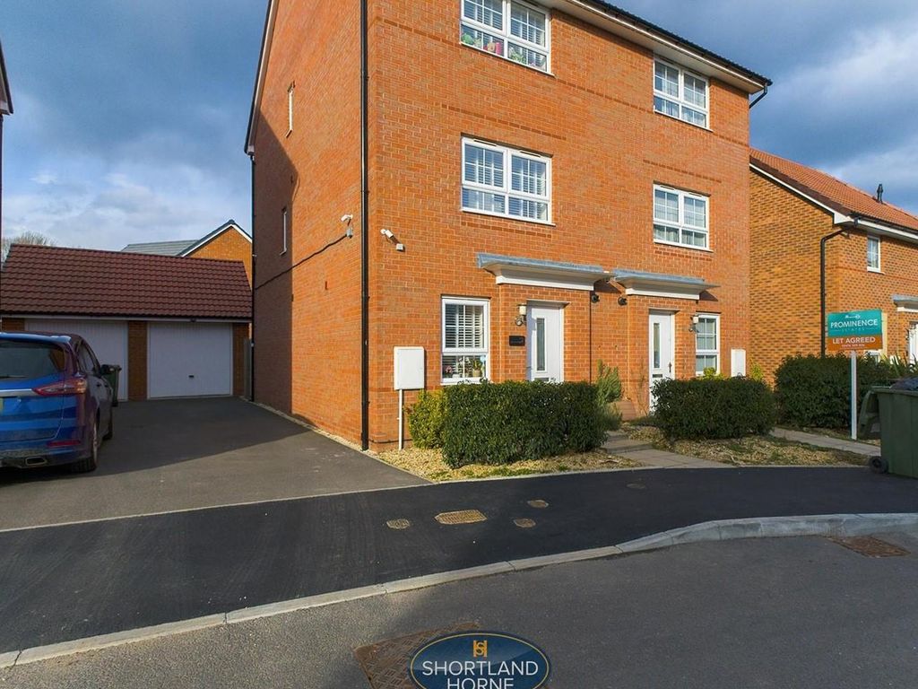 4 bed town house for sale in Brambling Avenue, Canley, Coventry CV4, £