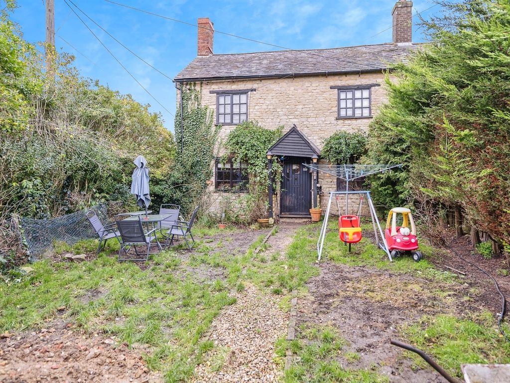 2 bed cottage for sale in Cattle End, Silverstone, Towcester NN12, £