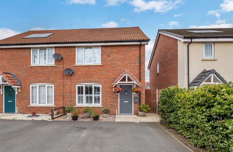 2 bed semidetached house for sale in Greencroft, Woolpit, Bury St