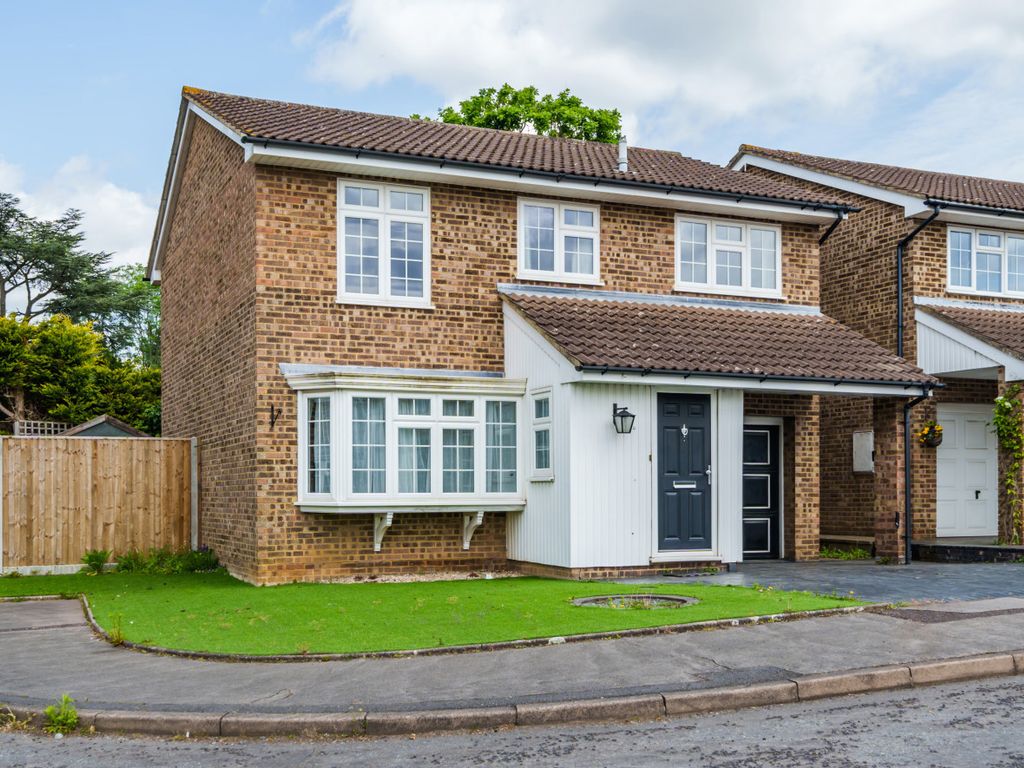 4 bed detached house for sale in Burlington Close, Locksbottom