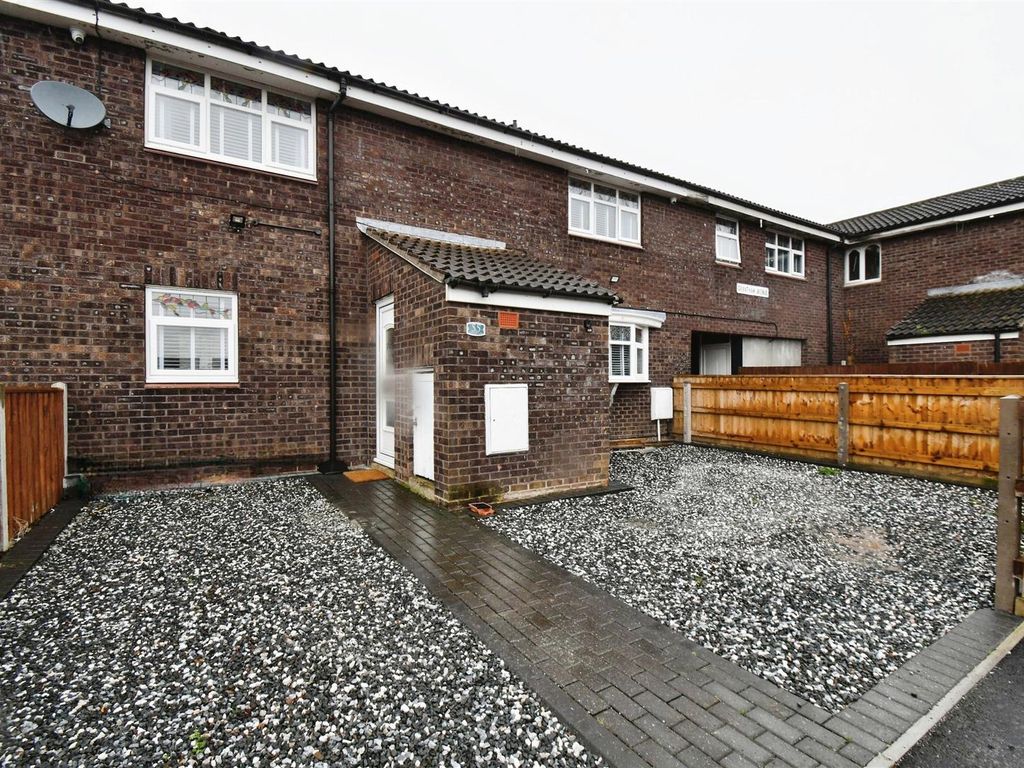 4 bed terraced house for sale in Grantham Avenue, Kingswood, Hull HU7