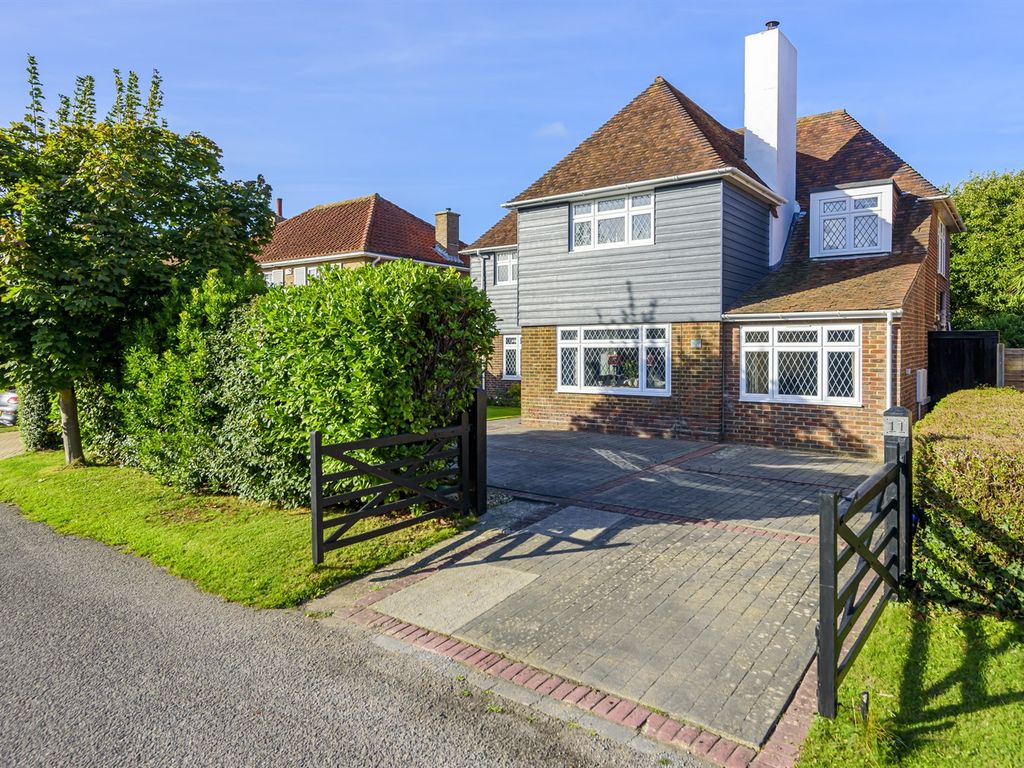 4 bed detached house for sale in Broomcroft Road, Felpham, Broomcroft