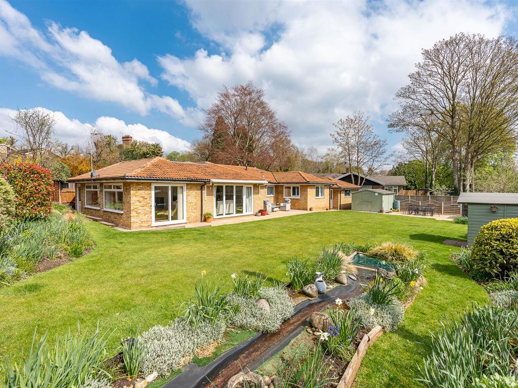 4 bed detached bungalow for sale in St. Ives Close, Digswell, Welwyn