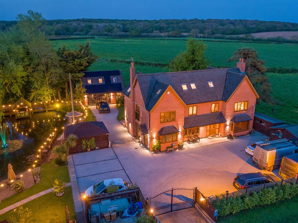 8 bed detached house for sale in Weston Lane WestonUnderWetherley
