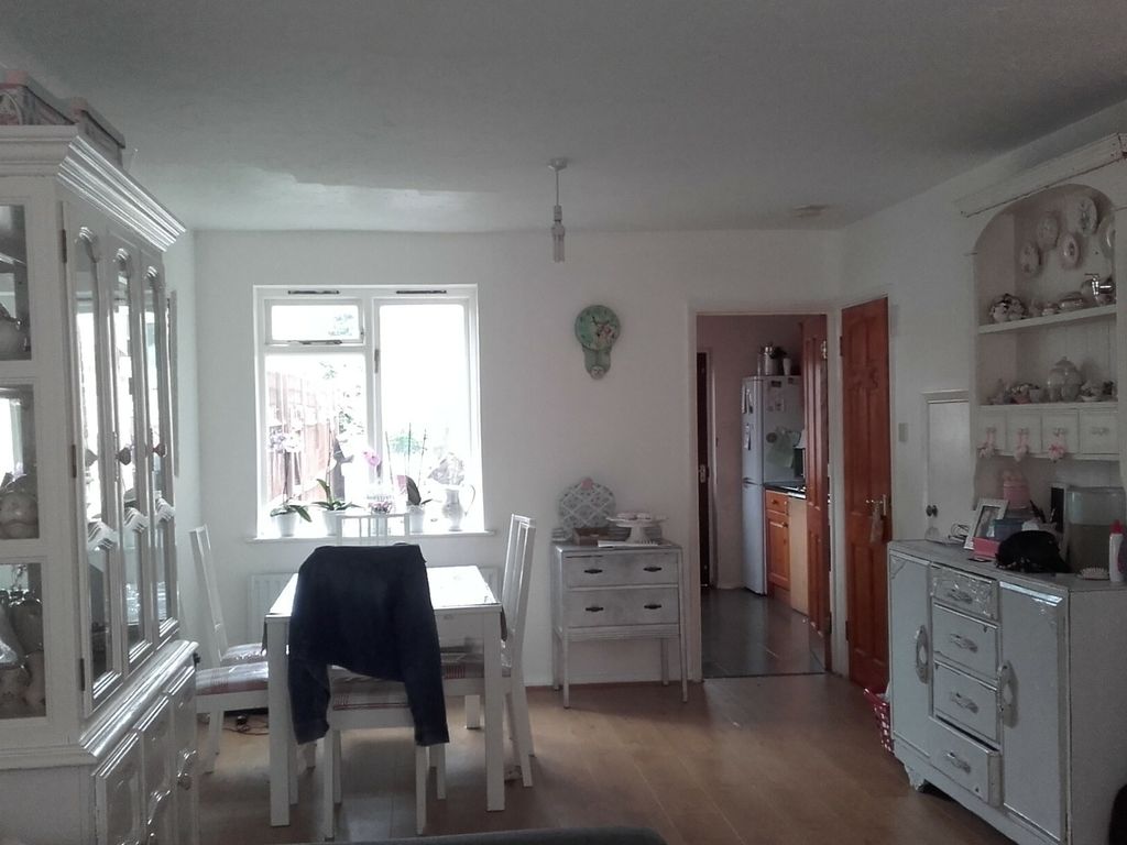3 bed end terrace house to rent in Grant Road, Croydon CR0