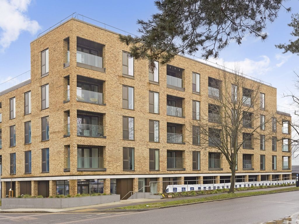 1 bed flat to rent in Spitfire Chase, WaltonOnThames KT12 Zoopla
