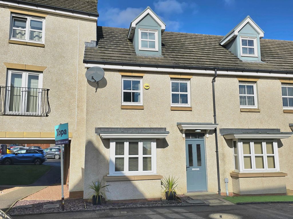 3 bed town house for sale in Lindsay Street, Dunfermline KY11, £210,000