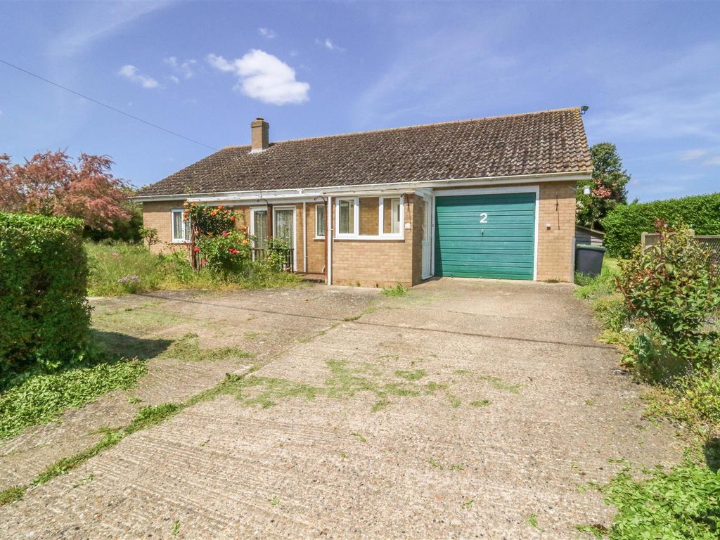 3 bed detached bungalow for sale in Houghtons Lane, Isleham, Ely CB7