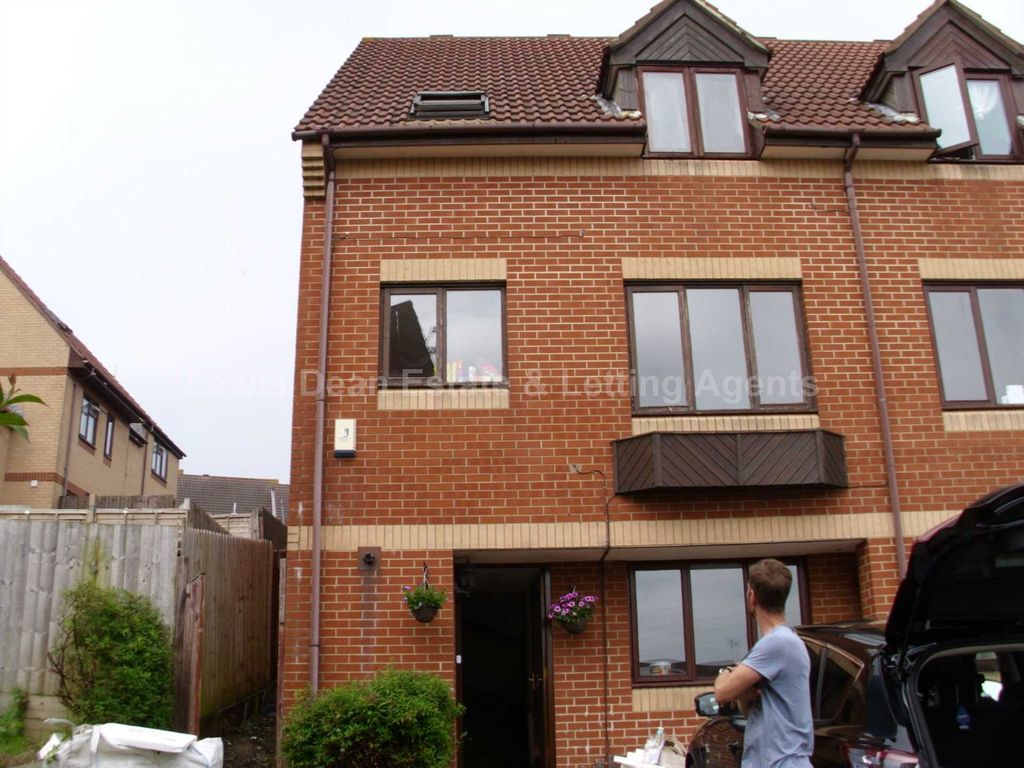 4 bed mews house to rent in Sixpenny Close, Poole, Dorset BH12 Zoopla