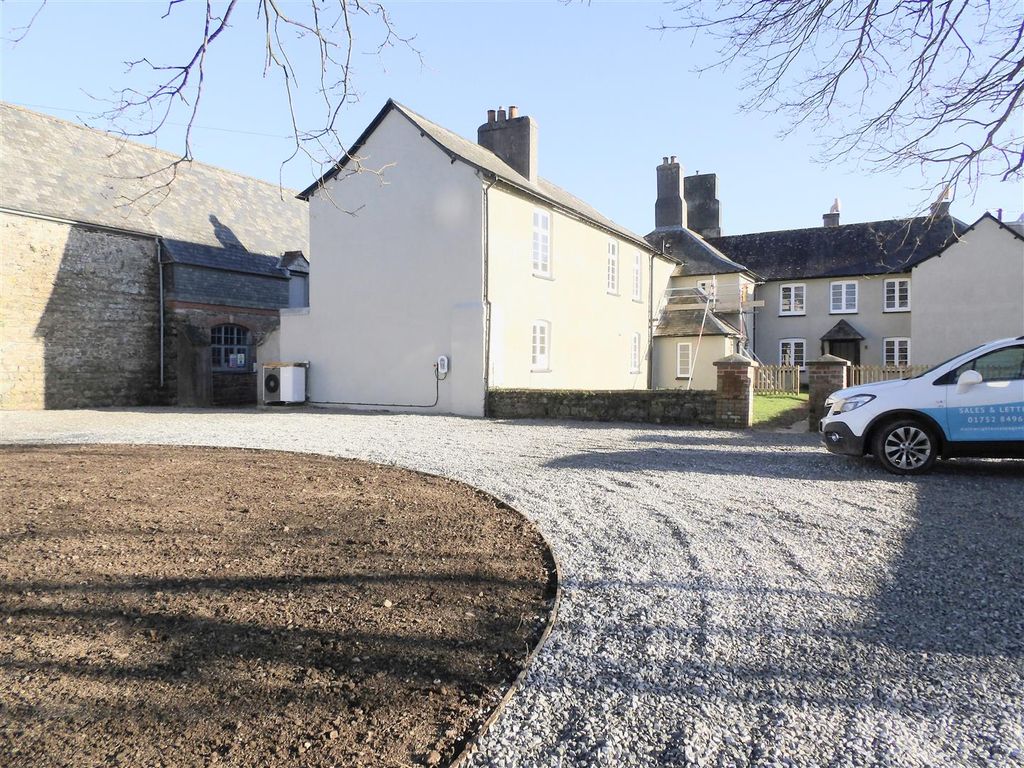 3 bed farmhouse to rent in Wearde Road, Saltash PL12, £2,500 pcm Zoopla