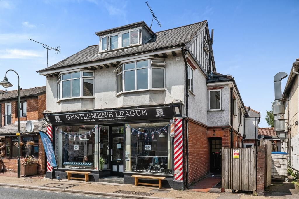 2 bed flat to rent in Rumbridge Street, Totton, Southampton SO40, £