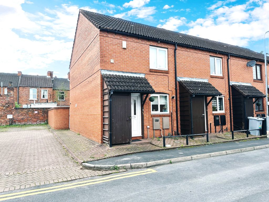 2 bed terraced house for sale in Norton Street, Grantham NG31, £115,000
