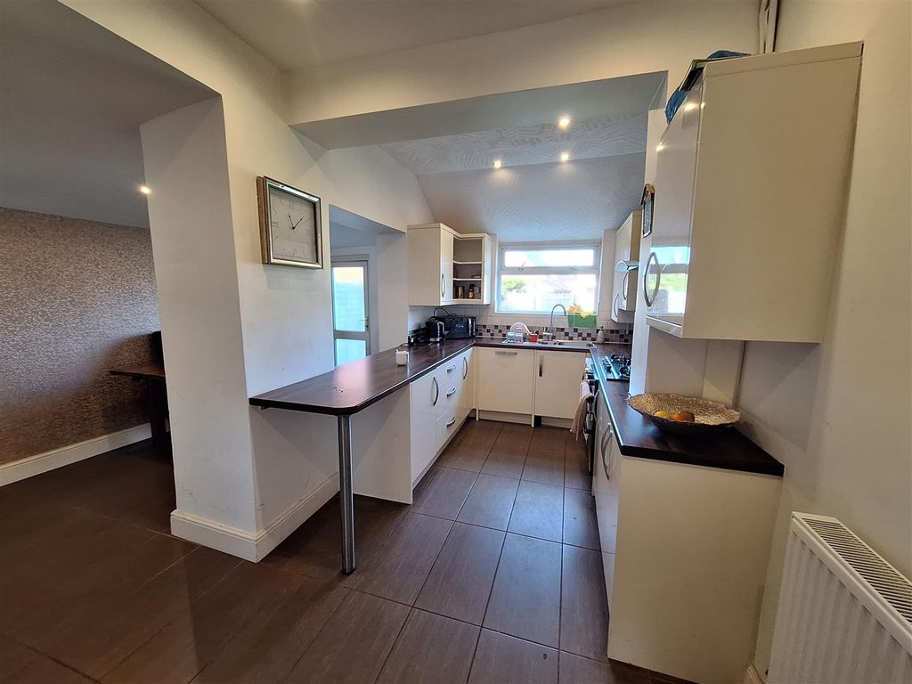 4 bed property for sale in Sallows Road, Peterborough PE1, £325,000