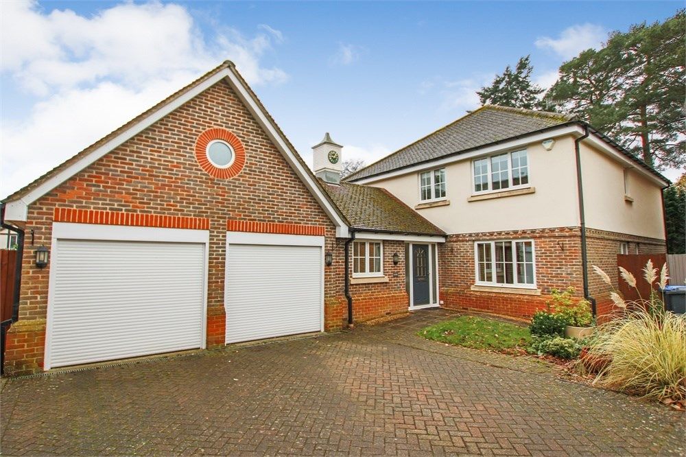4 bed detached house for sale in Birch Tree Gardens, East Grinstead