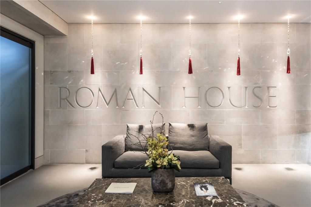 Wood Street London EC2Y  