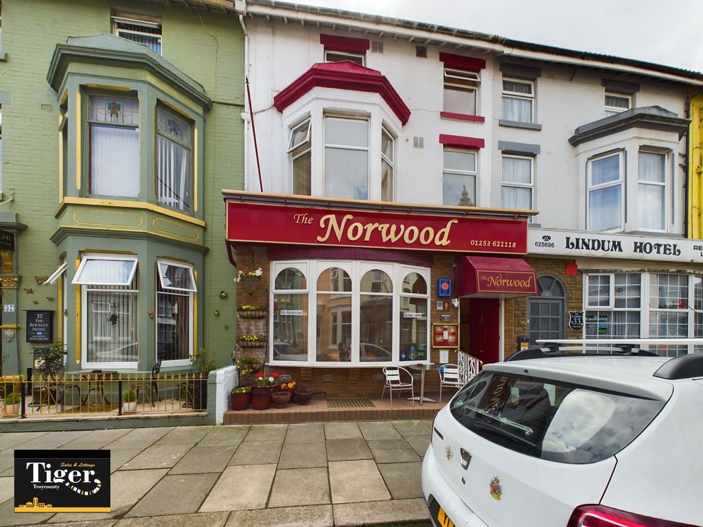 11 bed terraced house for sale in Hull Road, Blackpool FY1, £165,000