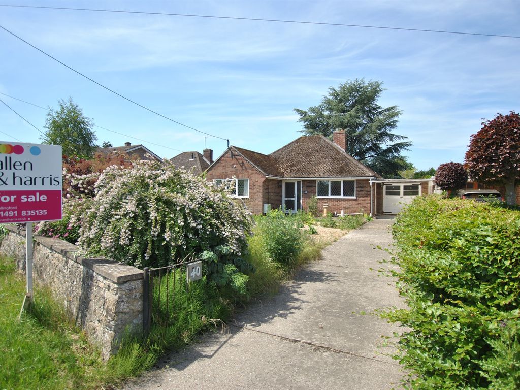 3 bed detached bungalow for sale in Mill Lane, Chalgrove, Oxford OX44