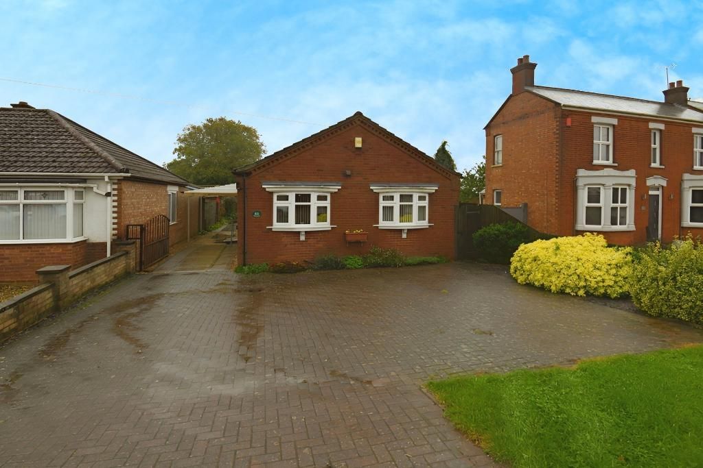 2 bed detached bungalow for sale in Sutton Road, Wisbech