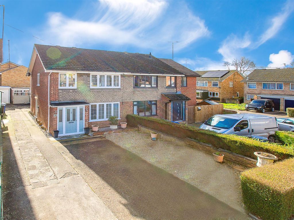 3 bed semidetached house for sale in Wicksteed Close, Kettering NN15