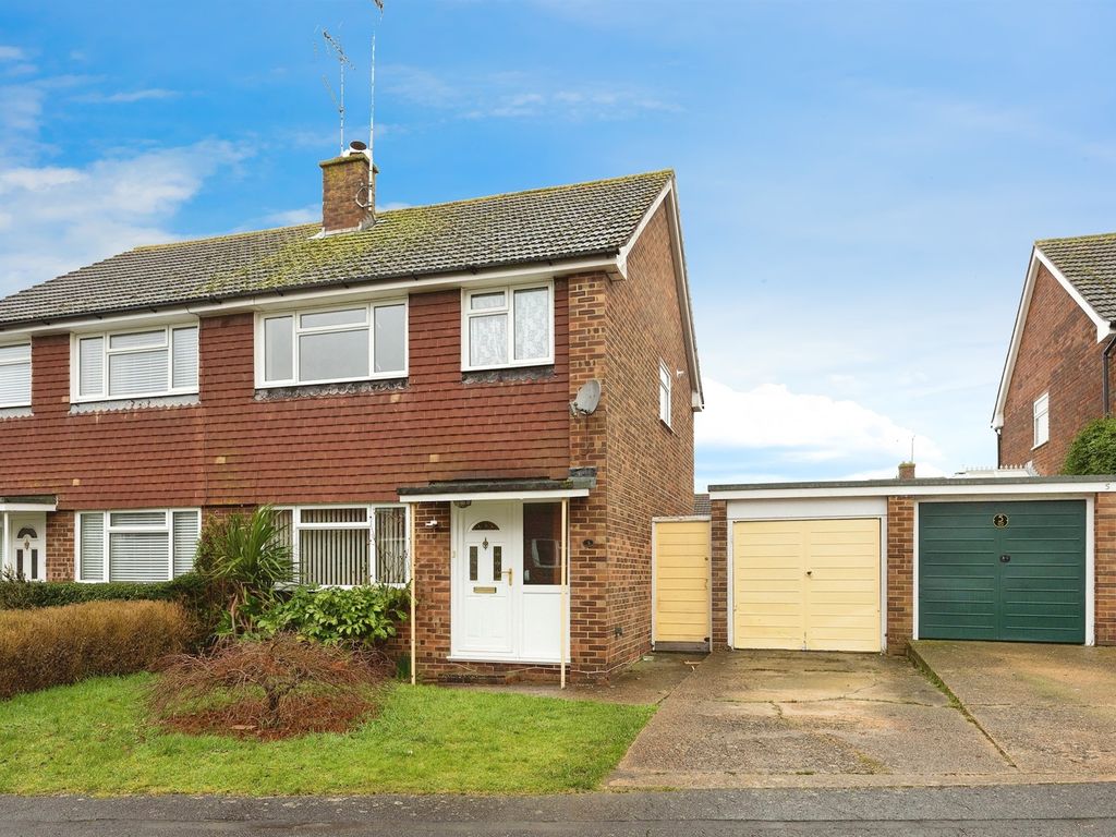 3 bed semidetached house for sale in South Close, Burgess Hill RH15, £