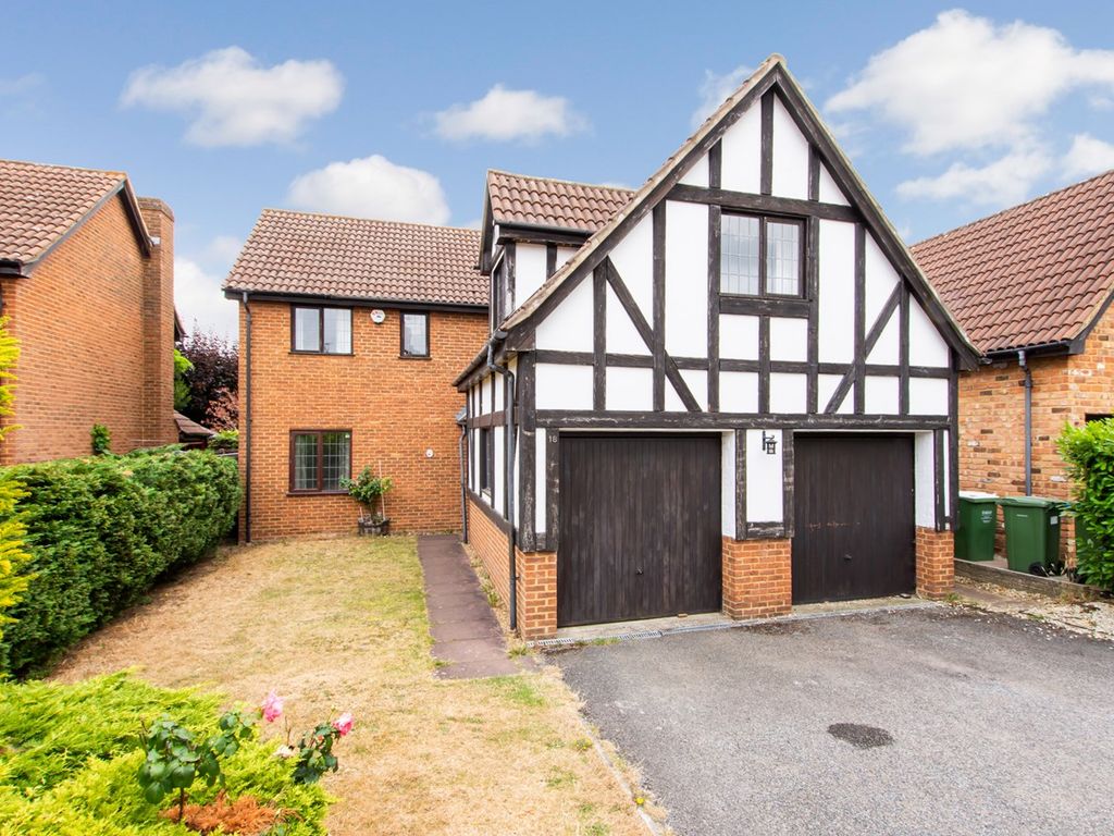 5 bed detached house to rent in Cleeve Park Gardens, Sidcup DA14, £2,900 pcm Zoopla