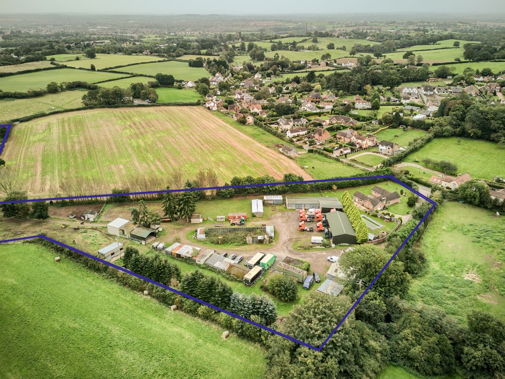 4 bed detached bungalow for sale in Fairfield Road, Bournheath