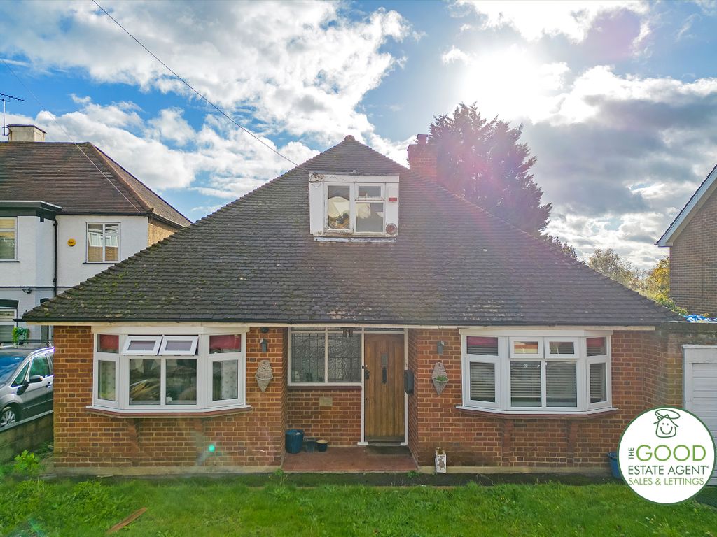 3 bed bungalow for sale in Goldings Road, Loughton IG10, £900,000 Zoopla
