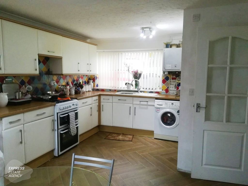 5 bed semidetached house for sale in Castlehey, Skelmersdale WN8, £