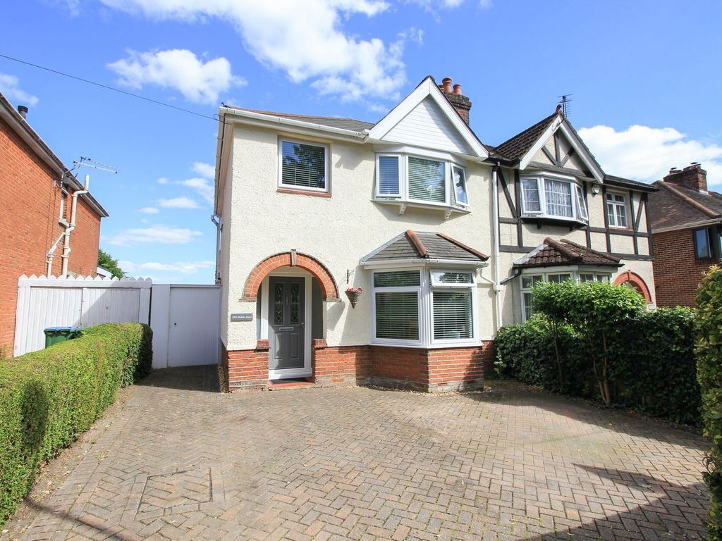 3 bed semidetached house for sale in Middle Road, Sholing SO19, £
