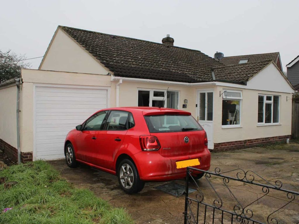 2 bed detached bungalow for sale in The Henrys, Thatcham RG18 Zoopla