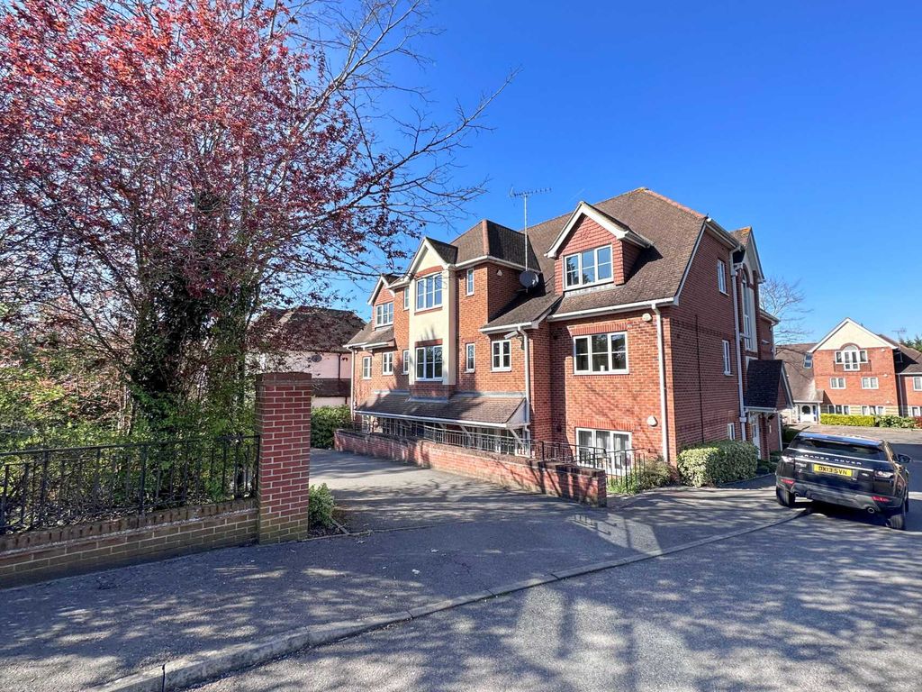 2 bed flat for sale in Gray Place, Bracknell RG42 Zoopla