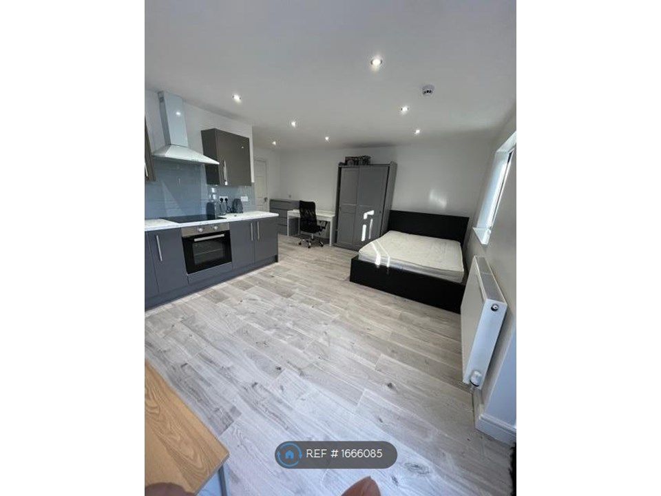 Studio to rent in Barrydale Avenue, Beeston, Nottingham NG9 Zoopla