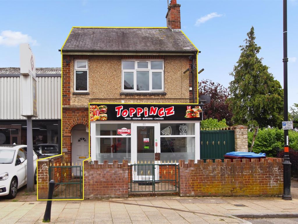 2 bed flat to rent in High Street, Irthlingborough, Wellingborough NN9