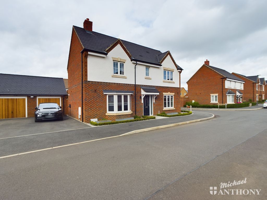 4 bed detached house for sale in Darlash Road, Weston Turville