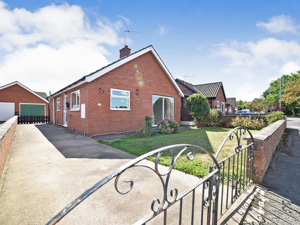 2 bed detached bungalow for sale in High Street, East Cowick, Goole