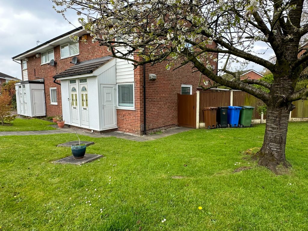 2 bed flat for sale in Kentmore Close, Heaton Mersey, Stockport SK4