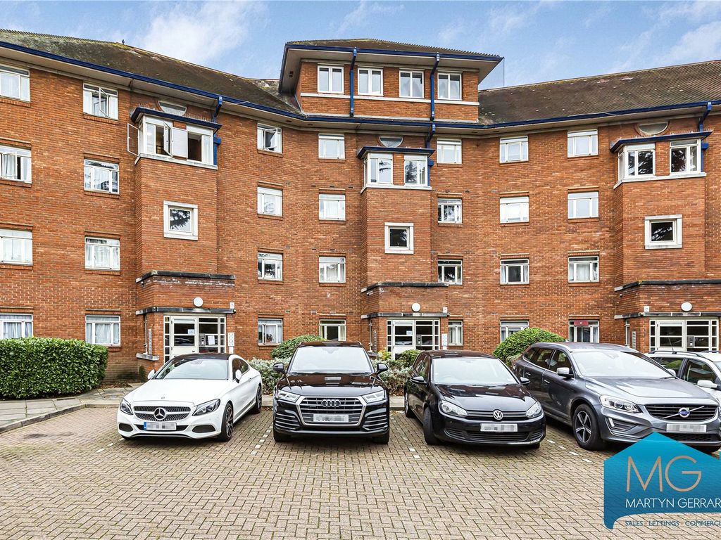 2 bed flat for sale in Bourneside Crescent, Southgate, London N14, £