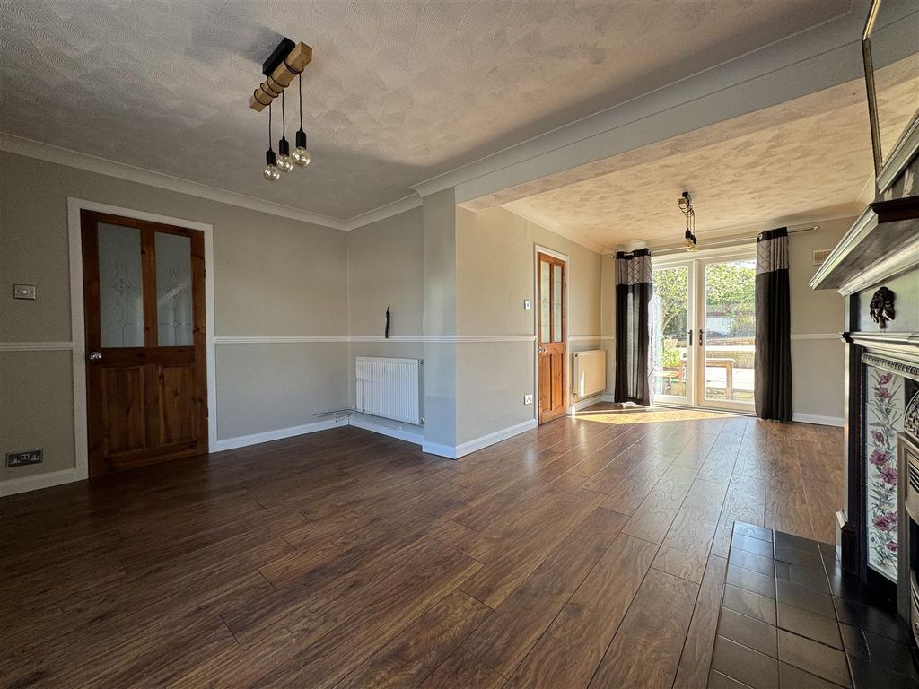 3 bed property to rent in Cornwall Place, Melton Mowbray LE13, £1,000 pcm Zoopla