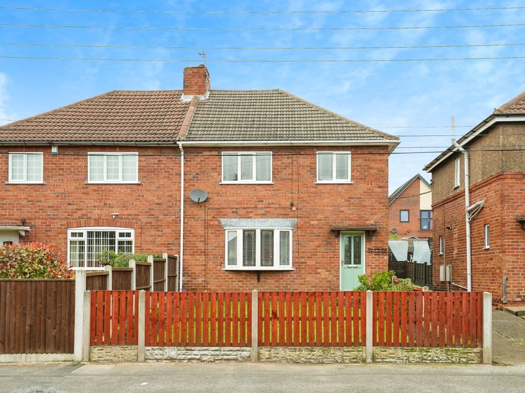 3 bed semidetached house for sale in Walton Road, Upton, Pontefract