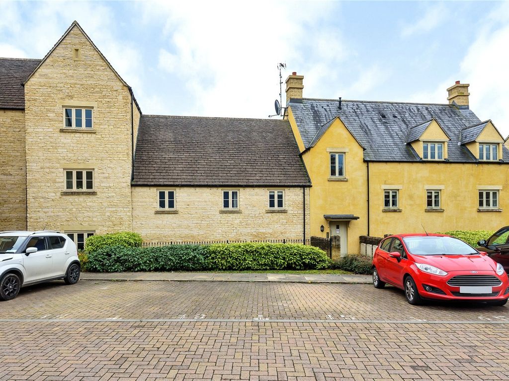 2 bed flat to rent in Cross Close, Cirencester GL7 Zoopla