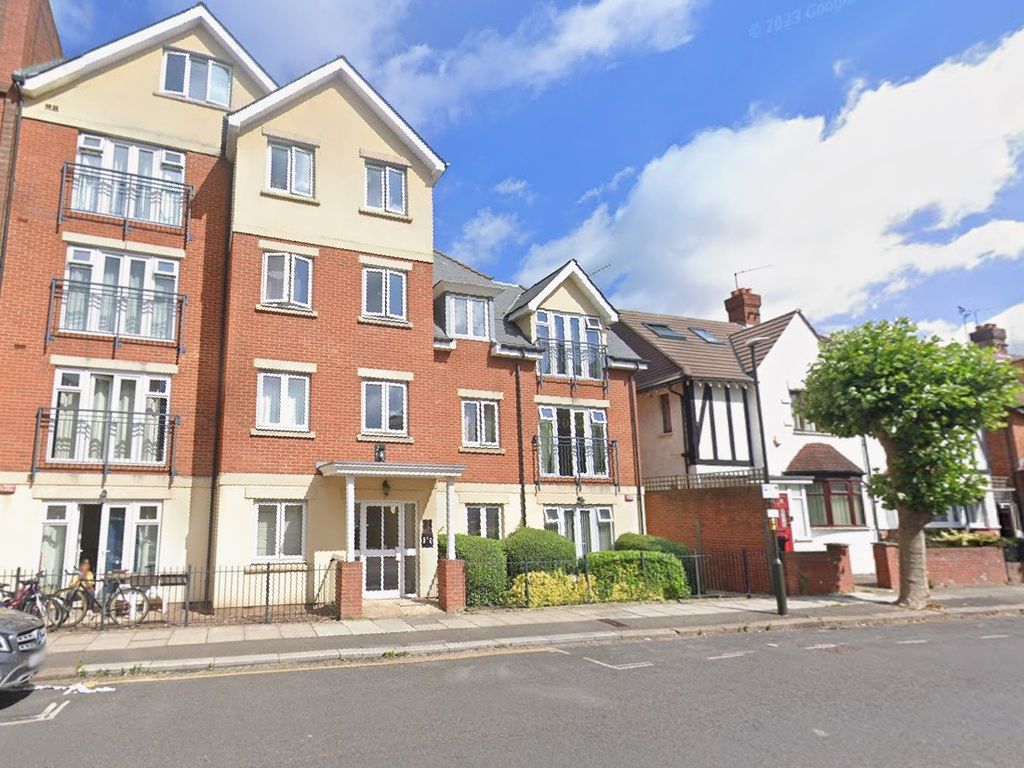 2 bed flat to rent in Compton Road, London SW19, £2,450 pcm Zoopla