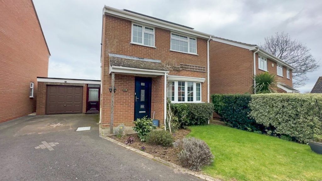 3 bed detached house for sale in Coniston Gardens, Yeovil, Somerset