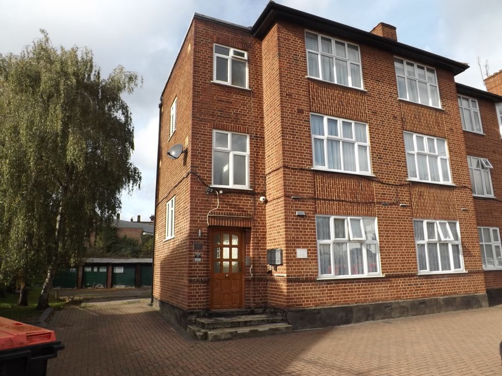 2 bed flat to rent in St. Margarets Road, Edgware HA8, £1,700 pcm Zoopla