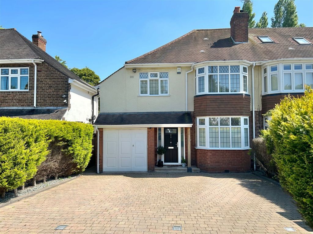 4 bed semidetached house for sale in Eachelhurst Road, Sutton