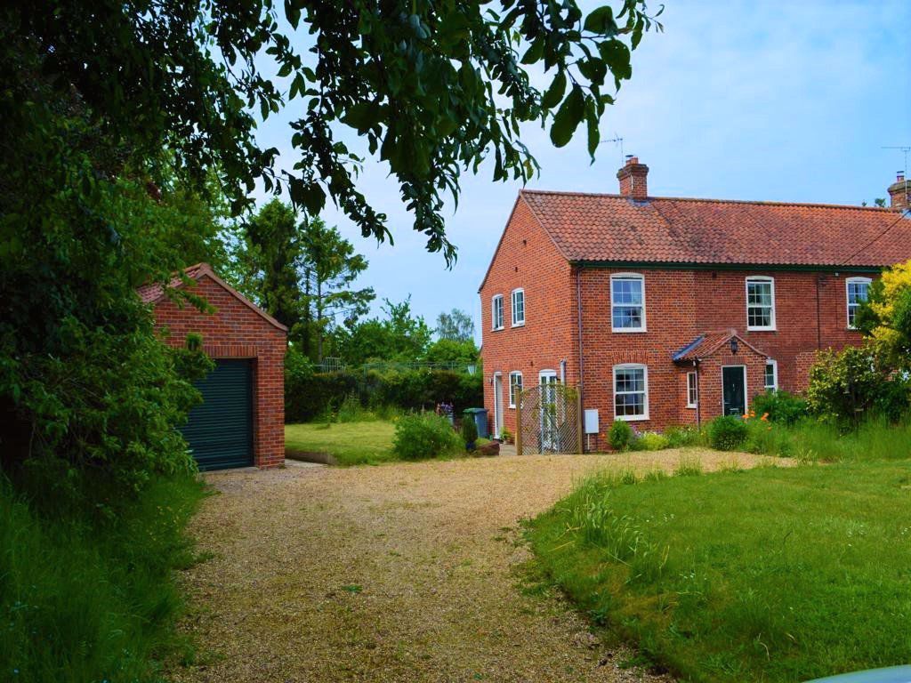 4 bed cottage to rent in Back Street, Horsham St. Faith, Norwich NR10