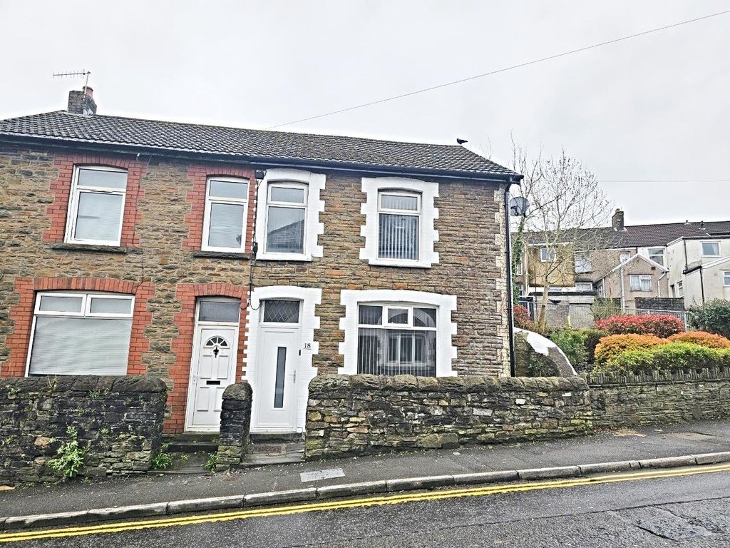 3 bed semidetached house to rent in Llantrisant Road, Graig